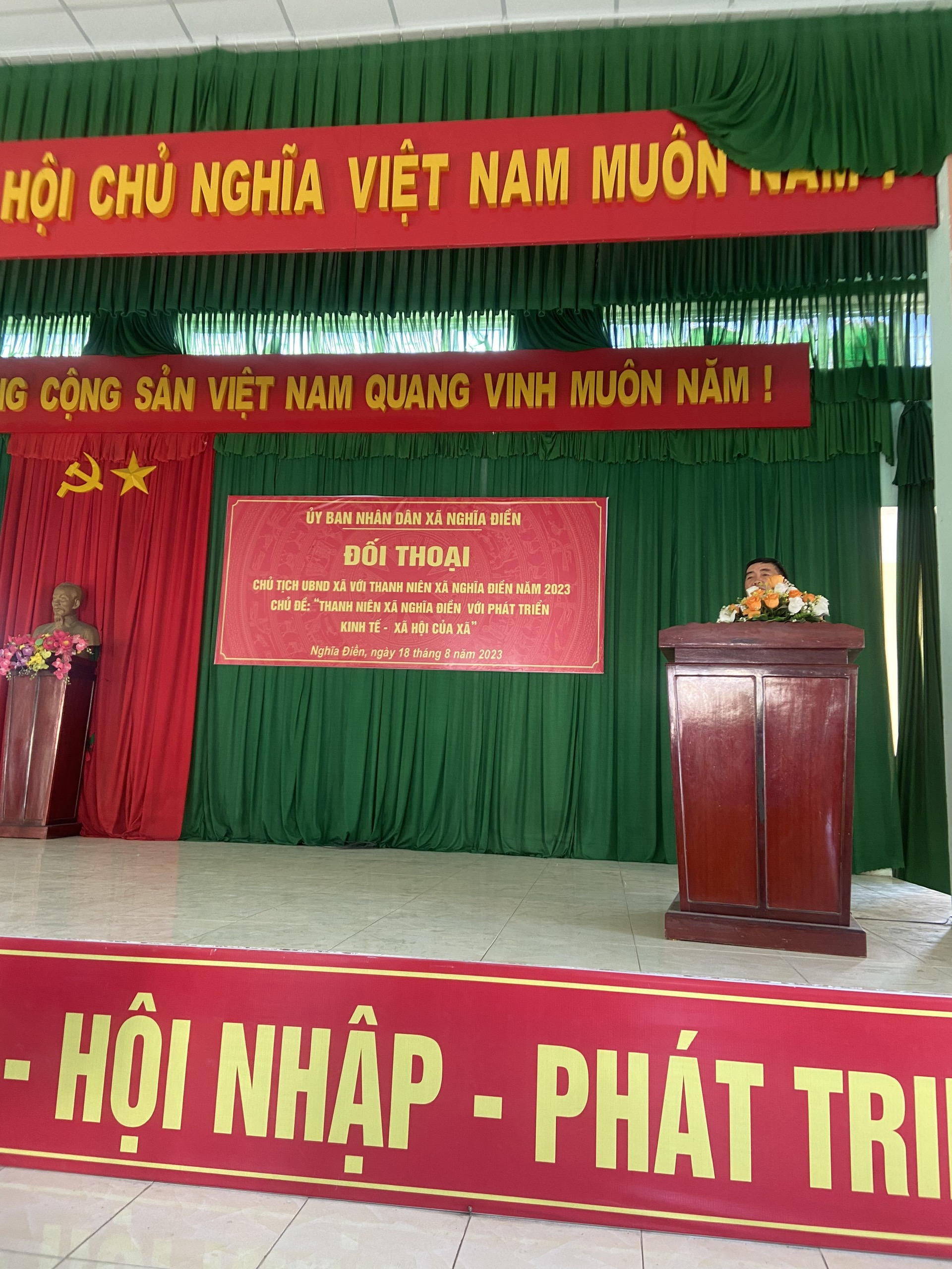 Đồng chí Lê Quang Huynh, Trưởng trạm y tế tuyên truyền Sức khỏe sinh sản vị thành niên.