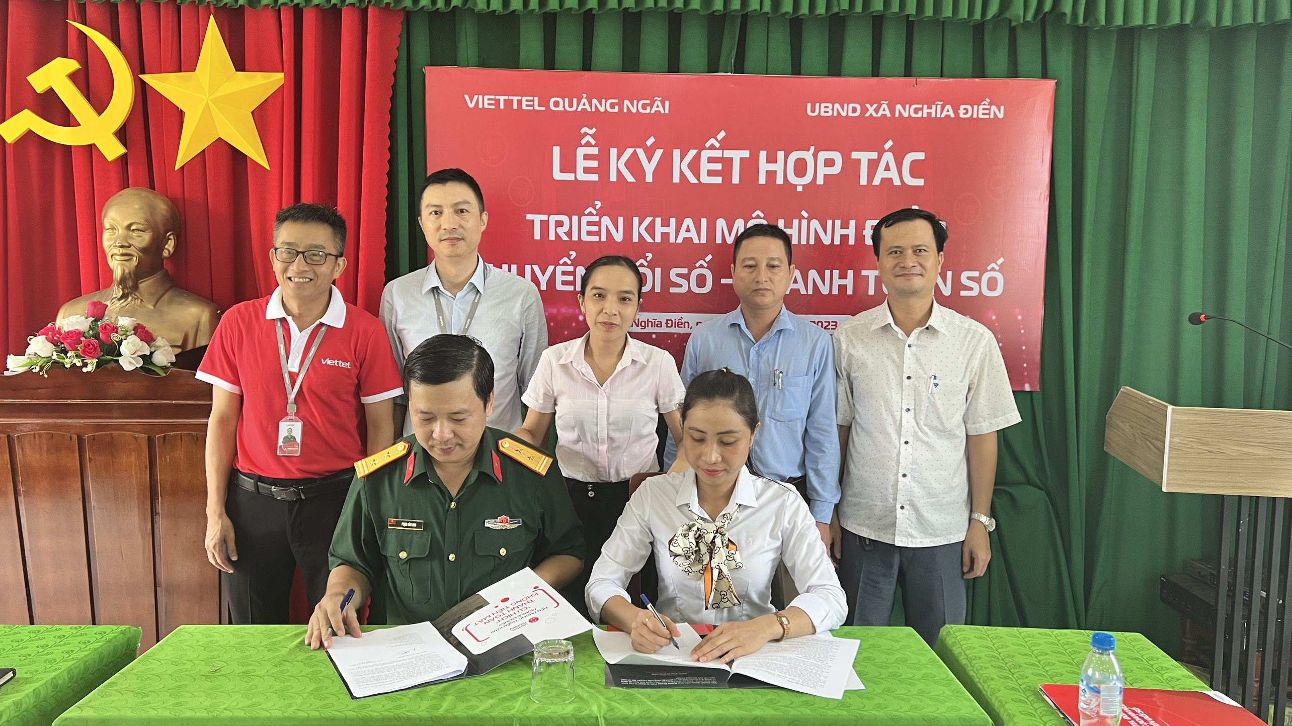 Ký kết hợp tác giữa UBND xã Nghĩa Điền và Viettel Quảng Ngãi.