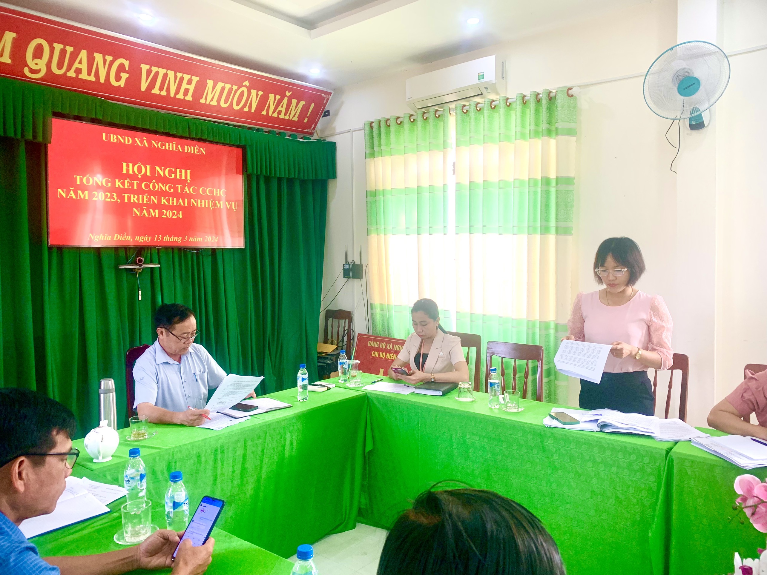 Đồng chí Nguyễn Thị Huệ, Công chức Văn phòng - Thống kê thông qua Báo cáo Tổng kết công tác CCHC năm 2023, phương hướng nhiệm vụ năm 2024