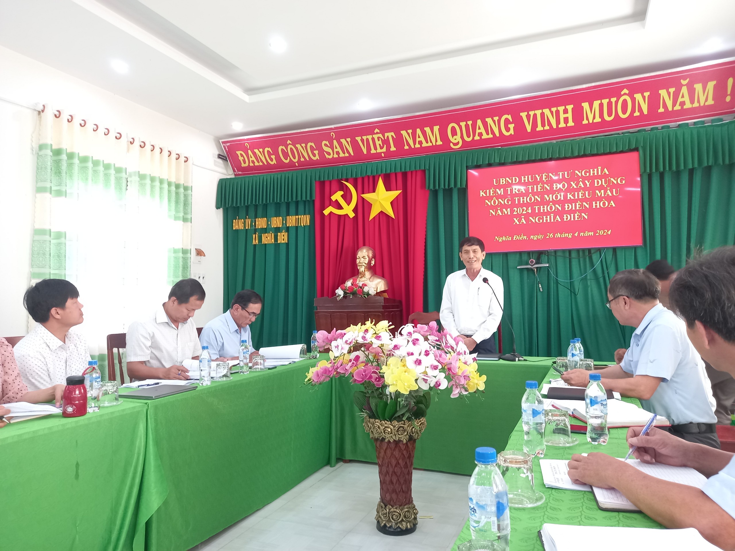 Đồng chí Trần Thiên Thanh - Phó Chủ tịch UBND huyện chủ trì buổi kiểm tra.