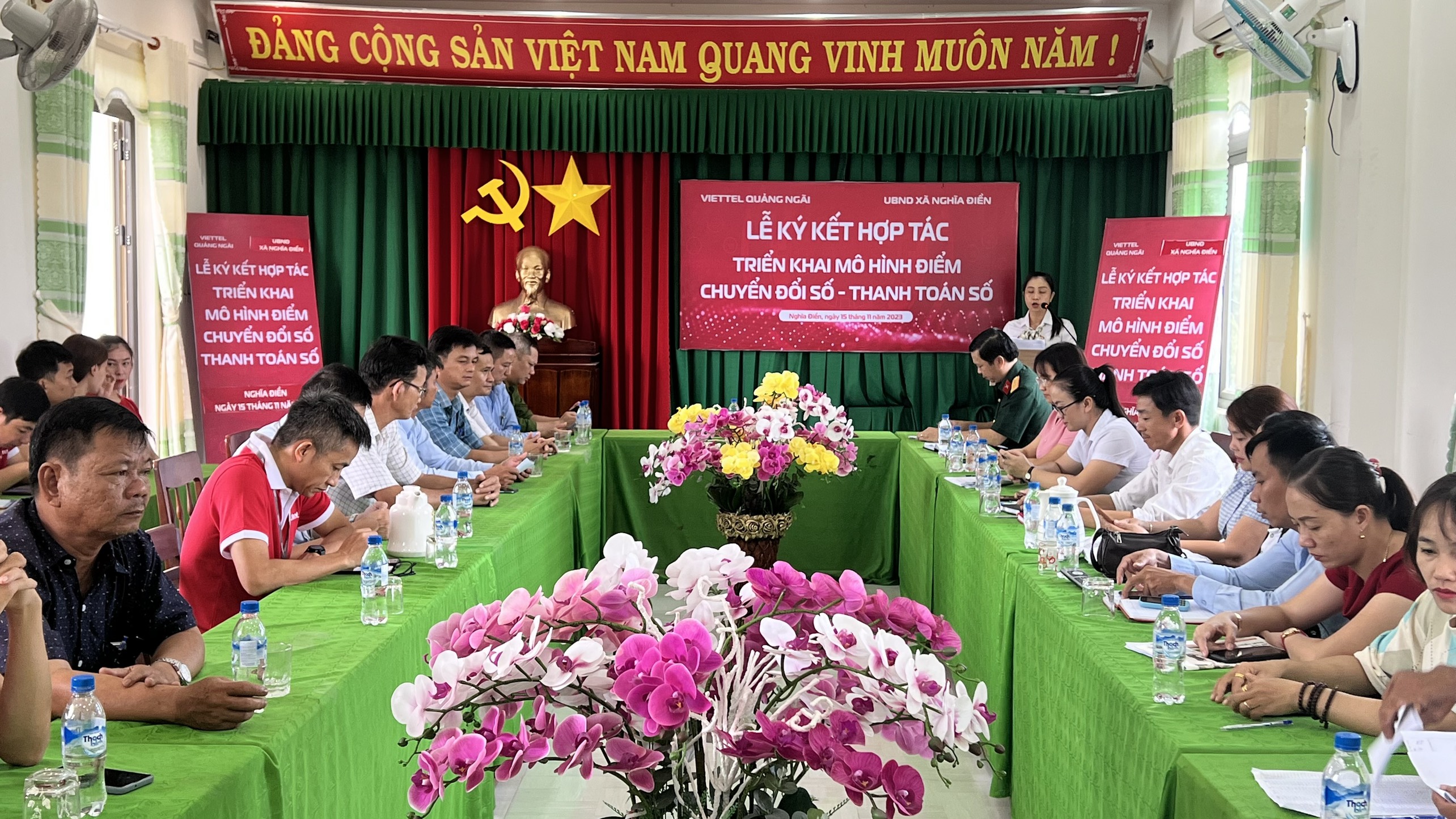 UBND xã Nghĩa Điền phối hợp với Viettel Quảng Ngãi tổ chức Lễ ký kết hợp tác triển khai mô hình điểm Chuyển đổi số - Thanh toán số.